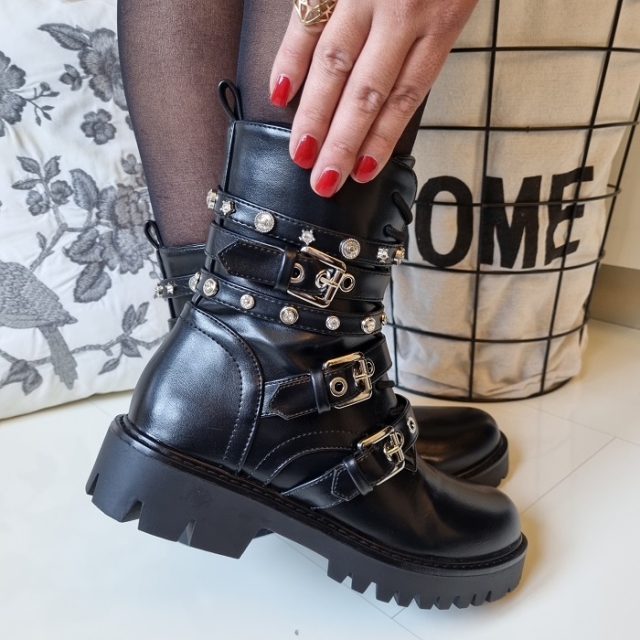 Črni bulerji z netki: 37