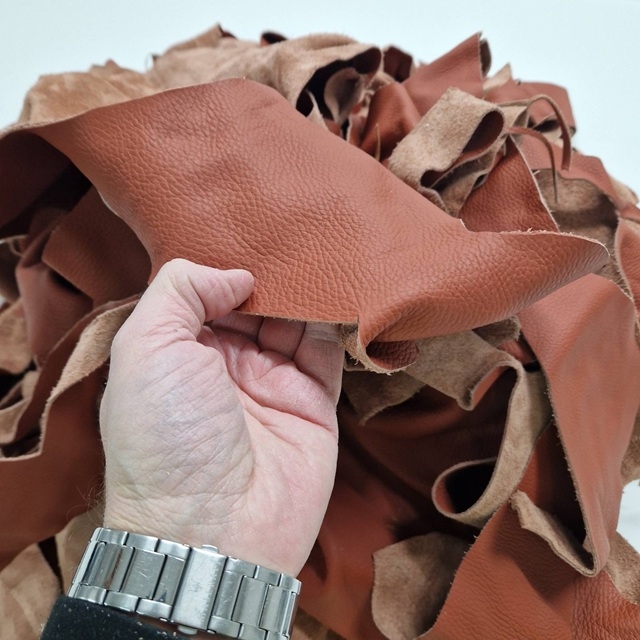 Ostanki naravnega usnja RJAVA paket 1 kg