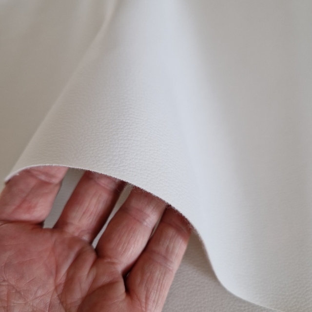 Umetno usnje, kos 135x44cm, bela