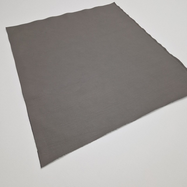Umetno usnje, kos 63x53cm, rjavo-siva