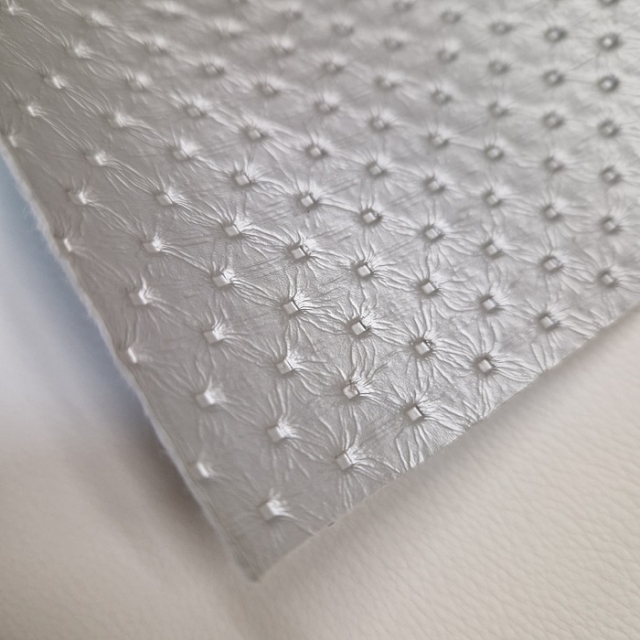 Umetno usnje, kos 56x49cm, srebrna