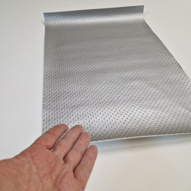 Umetno usnje, kos 56x49cm, srebrna