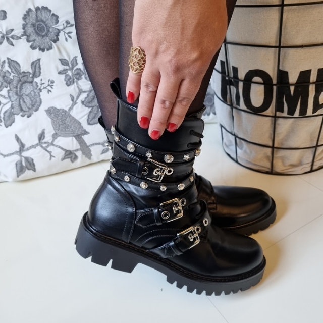 Črni bulerji z netki: 37