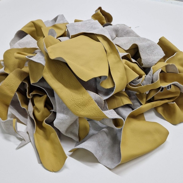 Ostanki naravnega usnja OKER ODTENKI izbirna teža