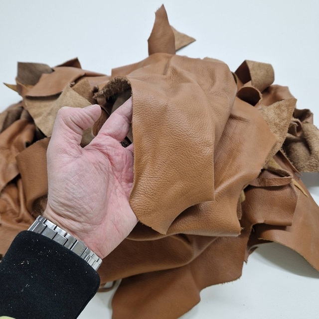 Ostanki naravnega usnja RJAVA paket 1 kg