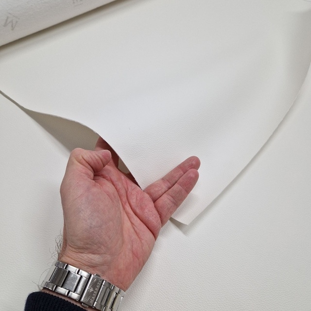 Umetno usnje, kos 80x42cm, bela