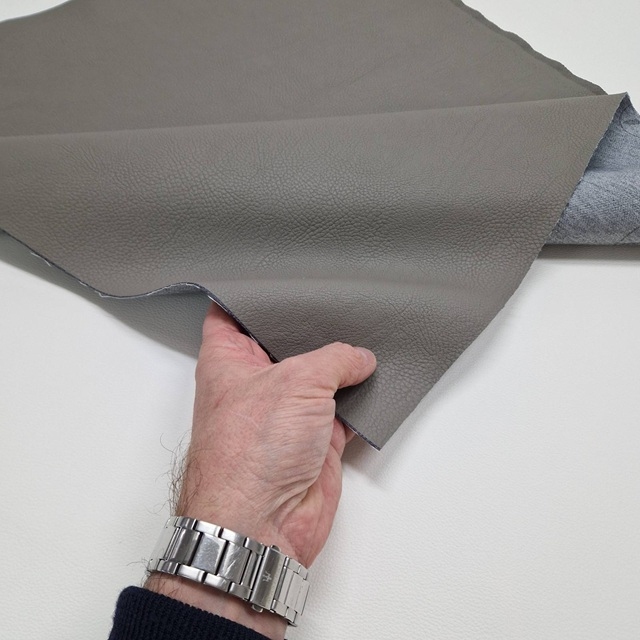 Umetno usnje, kos 65x56cm, rjavo-siva