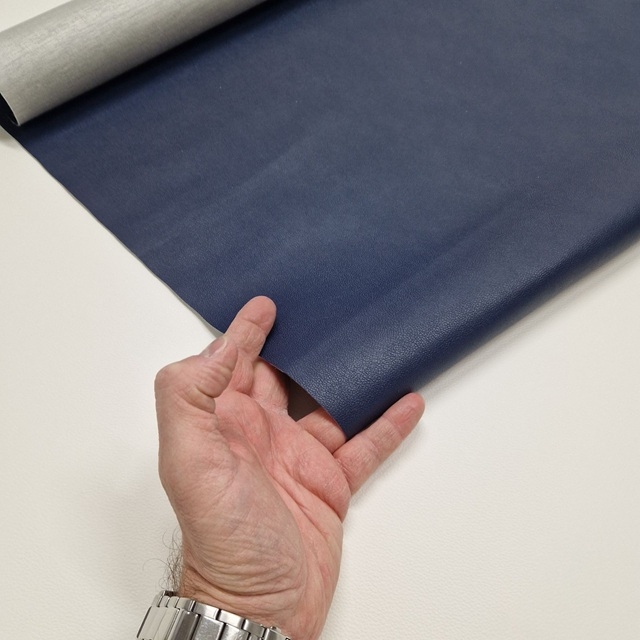 Umetno usnje, kos 81x60cm, temno modra