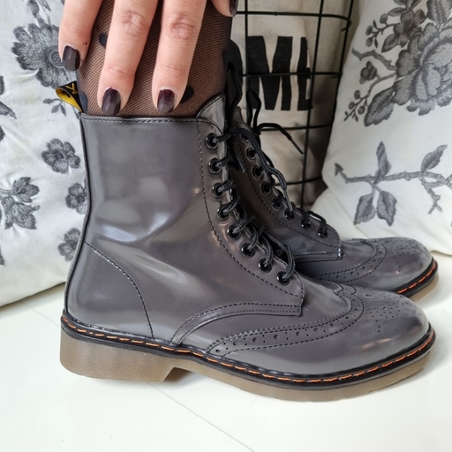 Bulerji z debelejšim podplatom sivi: 36, 37, 39