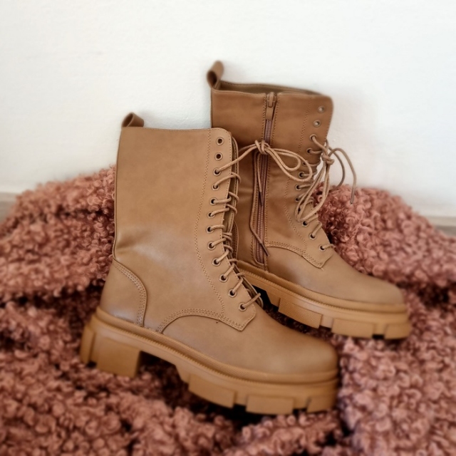 Modni gležnarji z debelejšim podplatom v barvi kaki: 36, 37, 38